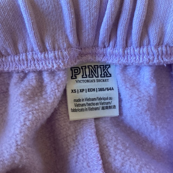 Victoria’s Secret PINK Lilac Purple 2.5” Curved Hem Sweat Shorts Script Logo XS - Picture 12 of 12